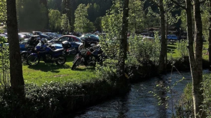 Tisdagsträff med bilar i Folkparken i Säterdalen.