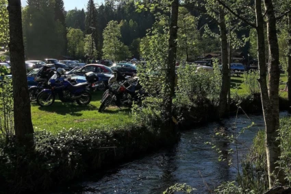 Tisdagsträff med bilar i Folkparken i Säterdalen.