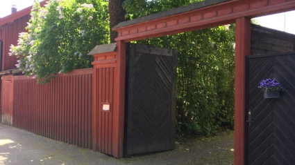 Ingång till en trädgård.