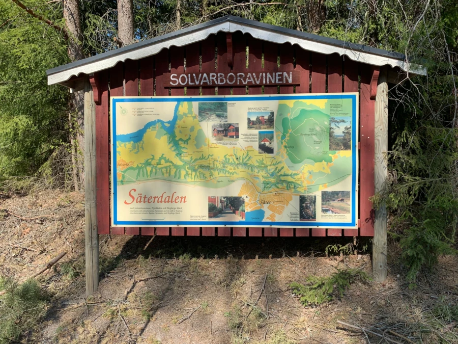 Skylt vid Solvarboravinen. Foto: Säters kommun.