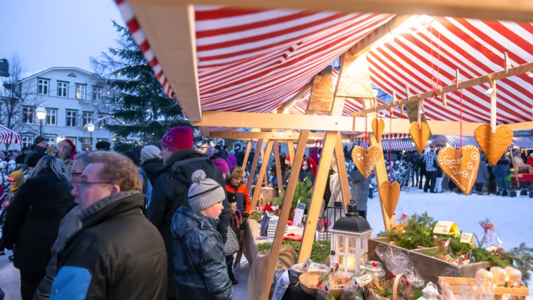 Julmarknad på Rådhustorget i Säter