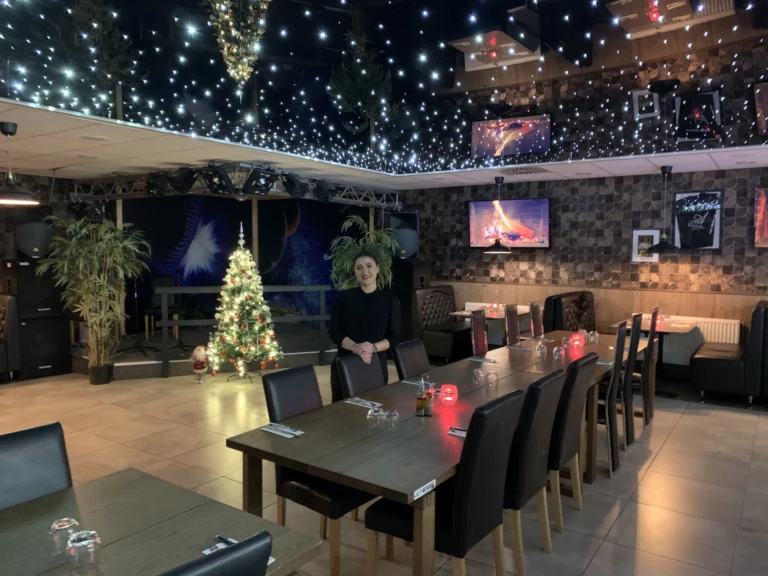 Leyla på restaurang Athena. Foto: Säters kommun.