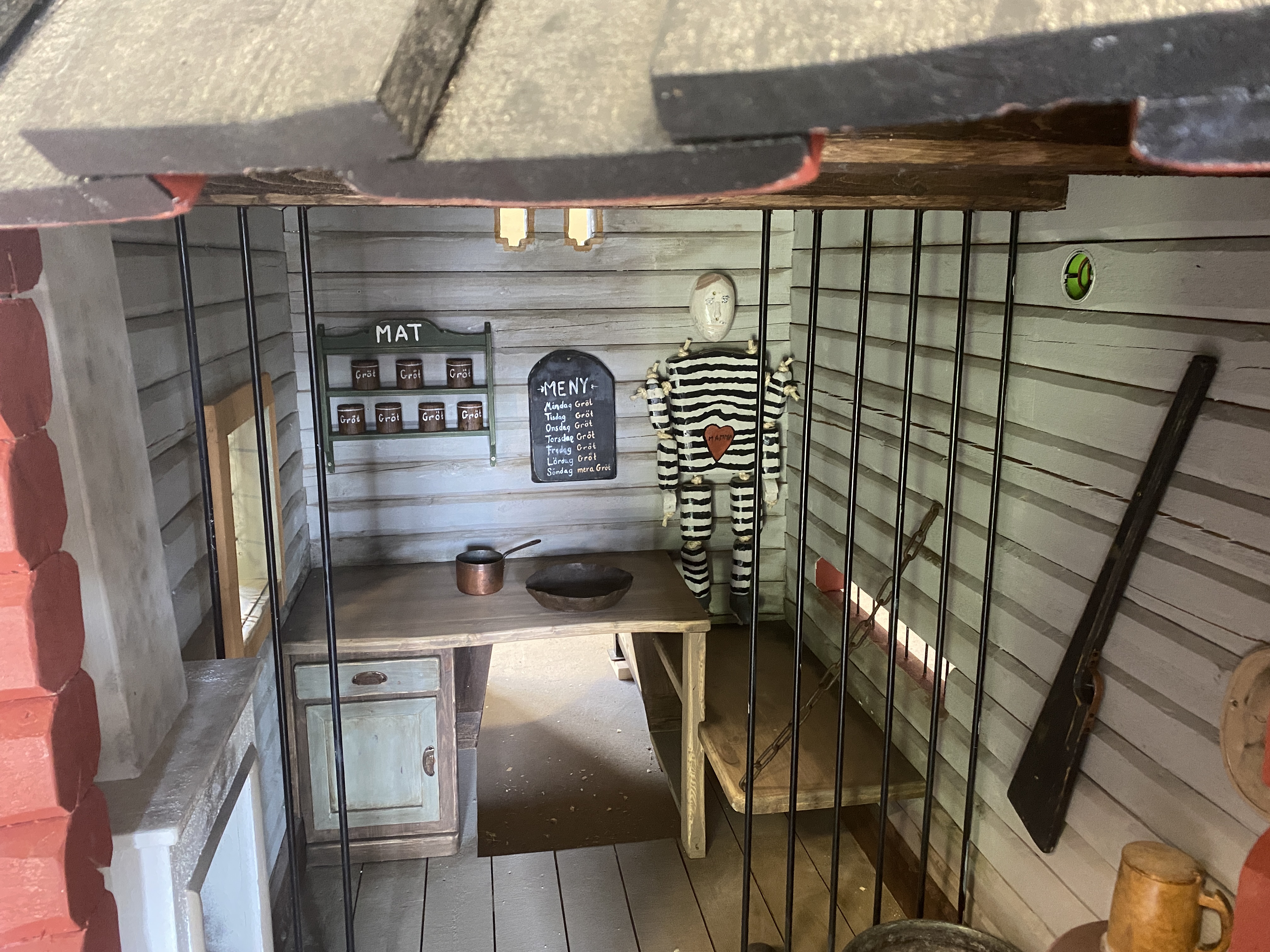 Finkan - en hus inrett för fängelselek.