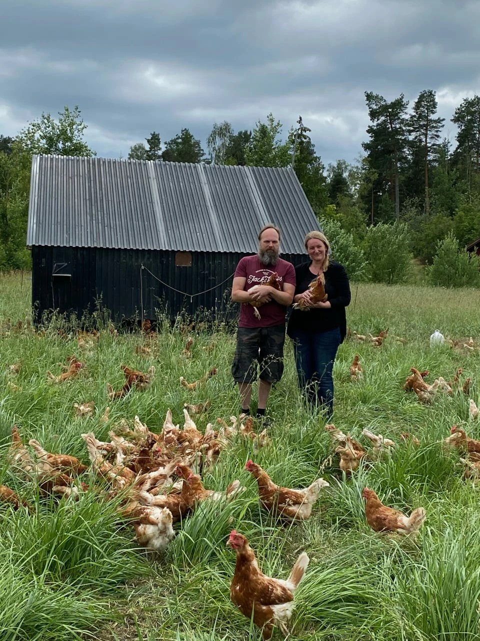 Johan och Sandra Matsson driver Björklunds gård i Gustafs
