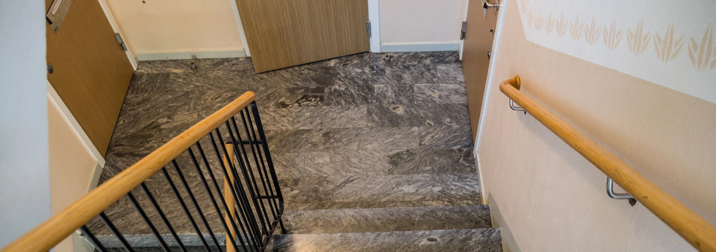 Trapphus i ett flerfamiljsjus