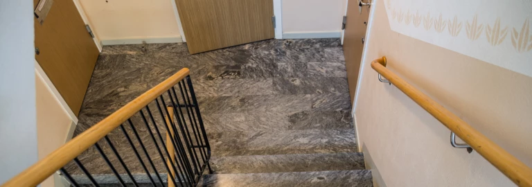 Trapphus i ett flerfamiljsjus