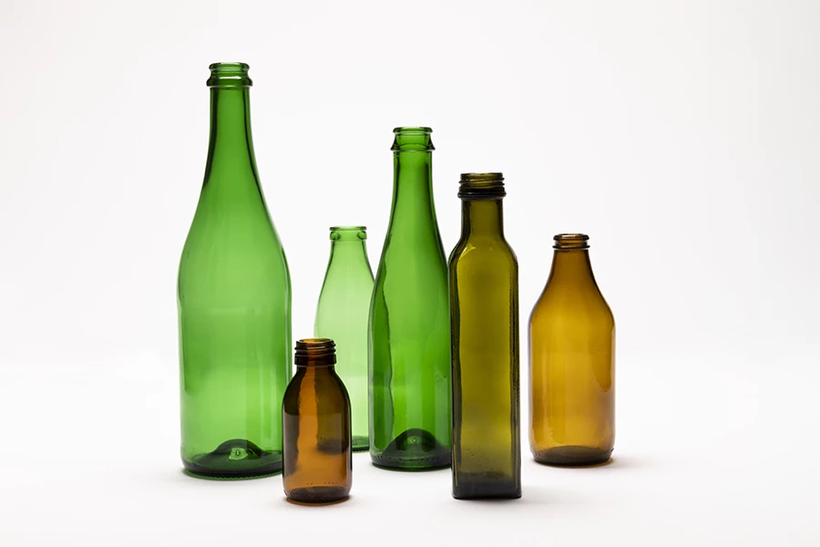 Förpackningar av ofärgat glas. Foto: Avfall Sverige
