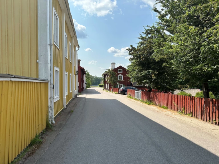 Gata i Säter med gamla hus