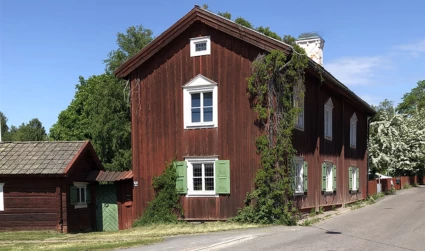 Ett gammalt rött hus