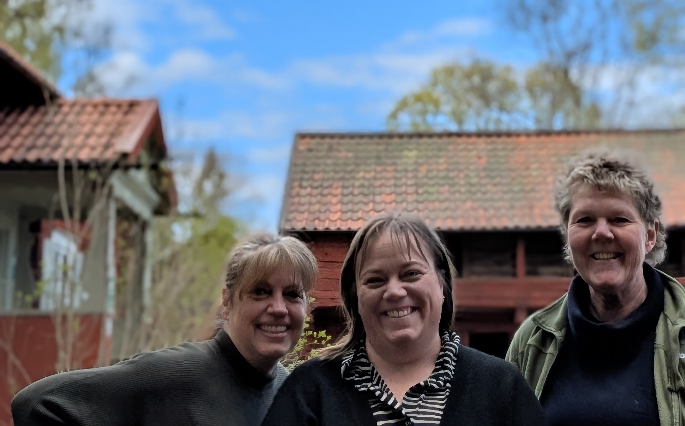 Bild på Linda, Pernilla och Karin som kommer driva "Fäboden" i Säterdalen 2025
