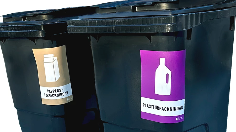 sopkärl med dekaler för sortering av pappers- och plastförpackningar