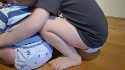 Tygblöja på två barn