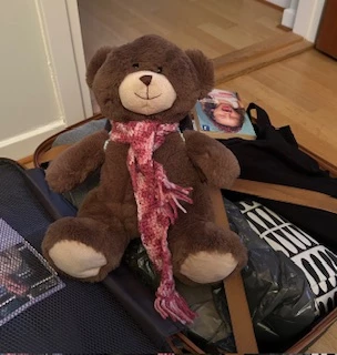 Bjarne hjälper till att packa