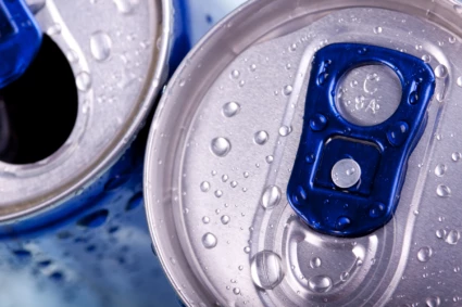 Energidryck med is ovanifrån