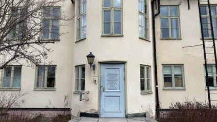 Bakre entrén till Rådhuset. Här går det bra att komma in med rullstol.