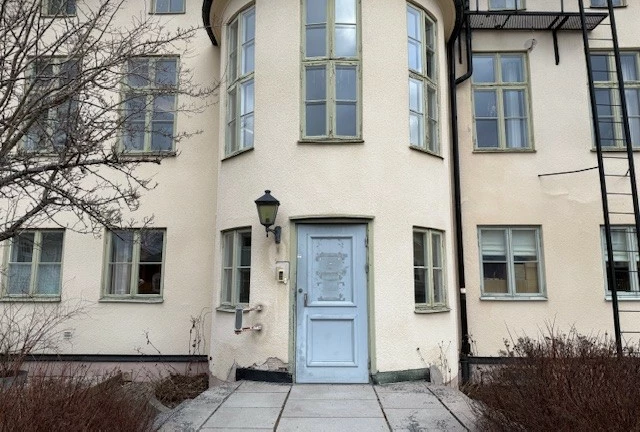 Bakre entrén till Rådhuset. Här går det bra att komma in med rullstol.