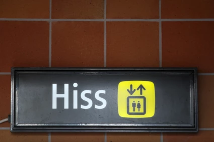 En hissknapp inuti en hiss