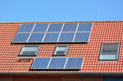 solceller på ett tak