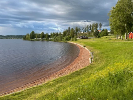 Sandstrand vid Ljusternbadet